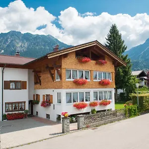 Апарт-отель Landhaus Mayer, Оберстдорф